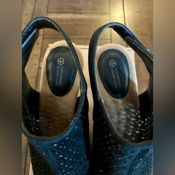 Giani Bernini Black Perforated Block Heels - Size 9 - Picture 9 of 9
